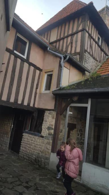 Appt De Charme En Plein Coeur Historique Apartment Dives-sur-Mer Bagian luar foto